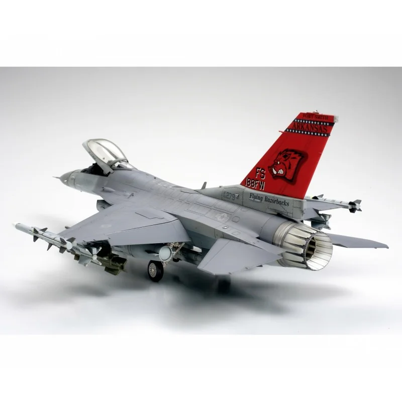 Tamiya Lockheed Martin F-16C (Block 25/32) Model Kit - Image 2