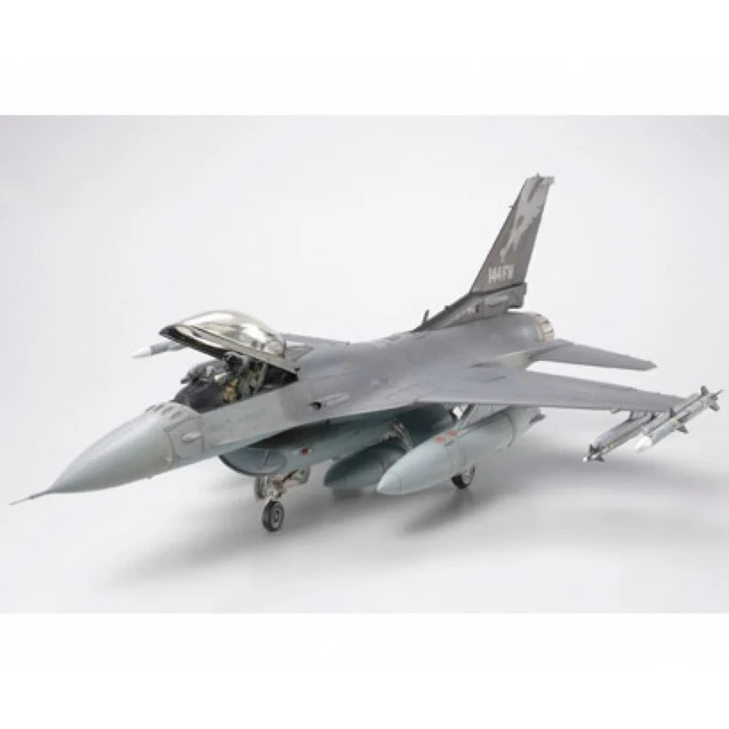 Tamiya Lockheed Martin F-16C (Block 25/32) Model Kit